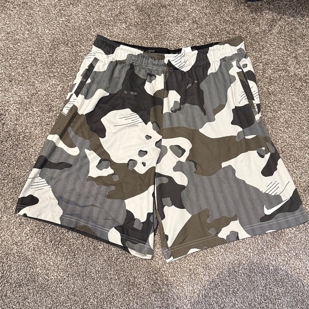 Nike shorts size XL